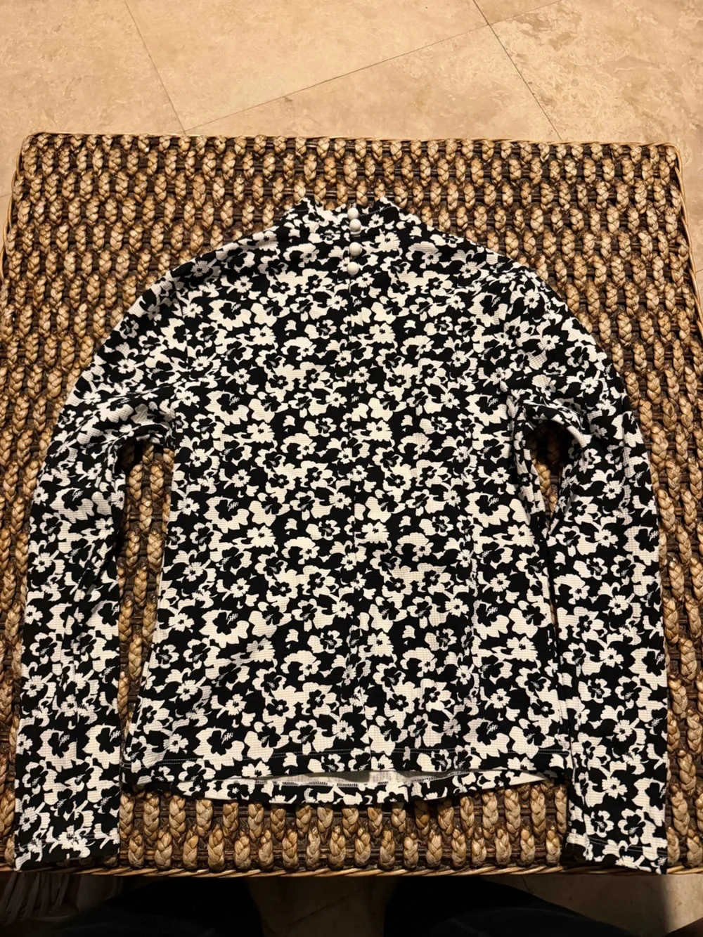 MARYSIA Swamis Black and White Floral Mock Neck Rashguard (126)